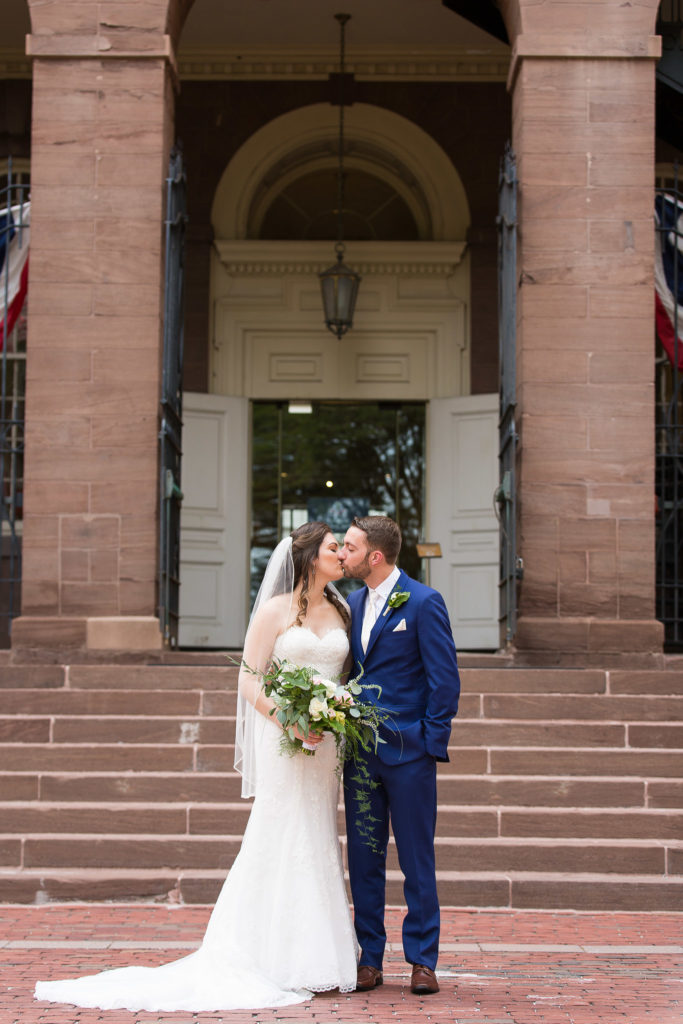 wedding photos first look old state house hartford