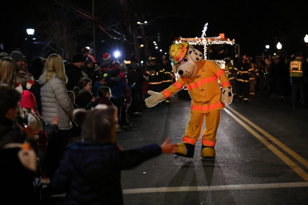 simsbury celebrates 2018 photos parade firetrucks
