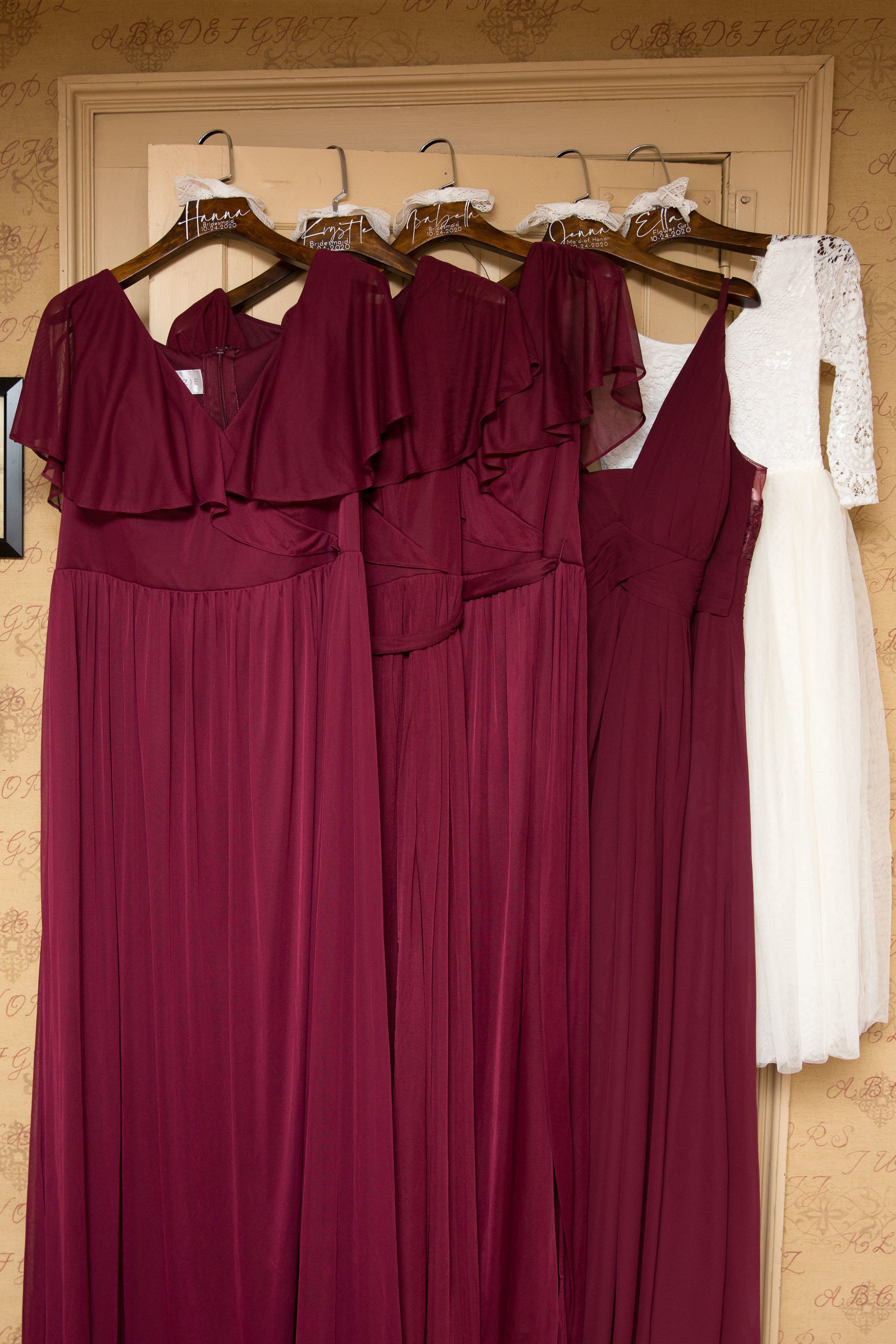 bridemaid-dresses-custom-hangers-photo